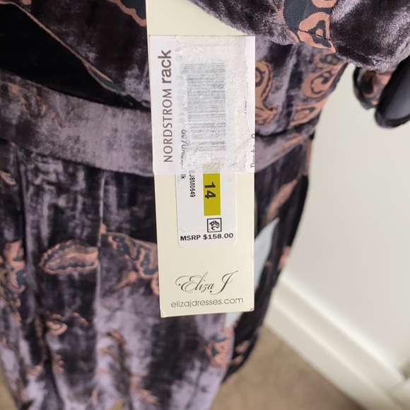 Eliza J - Capelet Velvet Dress - Picture 6 of 9